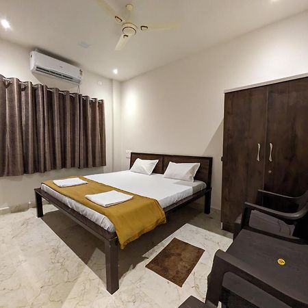 Hotel Madhusudan Executive Kolhapur Buitenkant foto