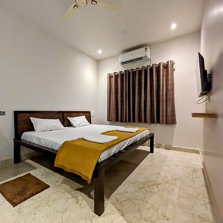 Hotel Madhusudan Executive Kolhapur Buitenkant foto