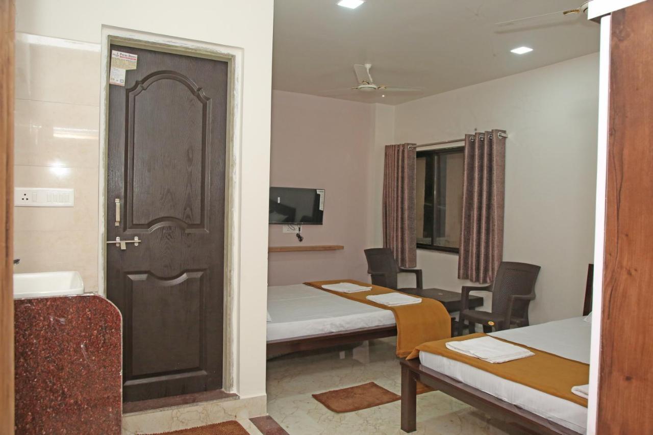 Hotel Madhusudan Executive Kolhapur Buitenkant foto