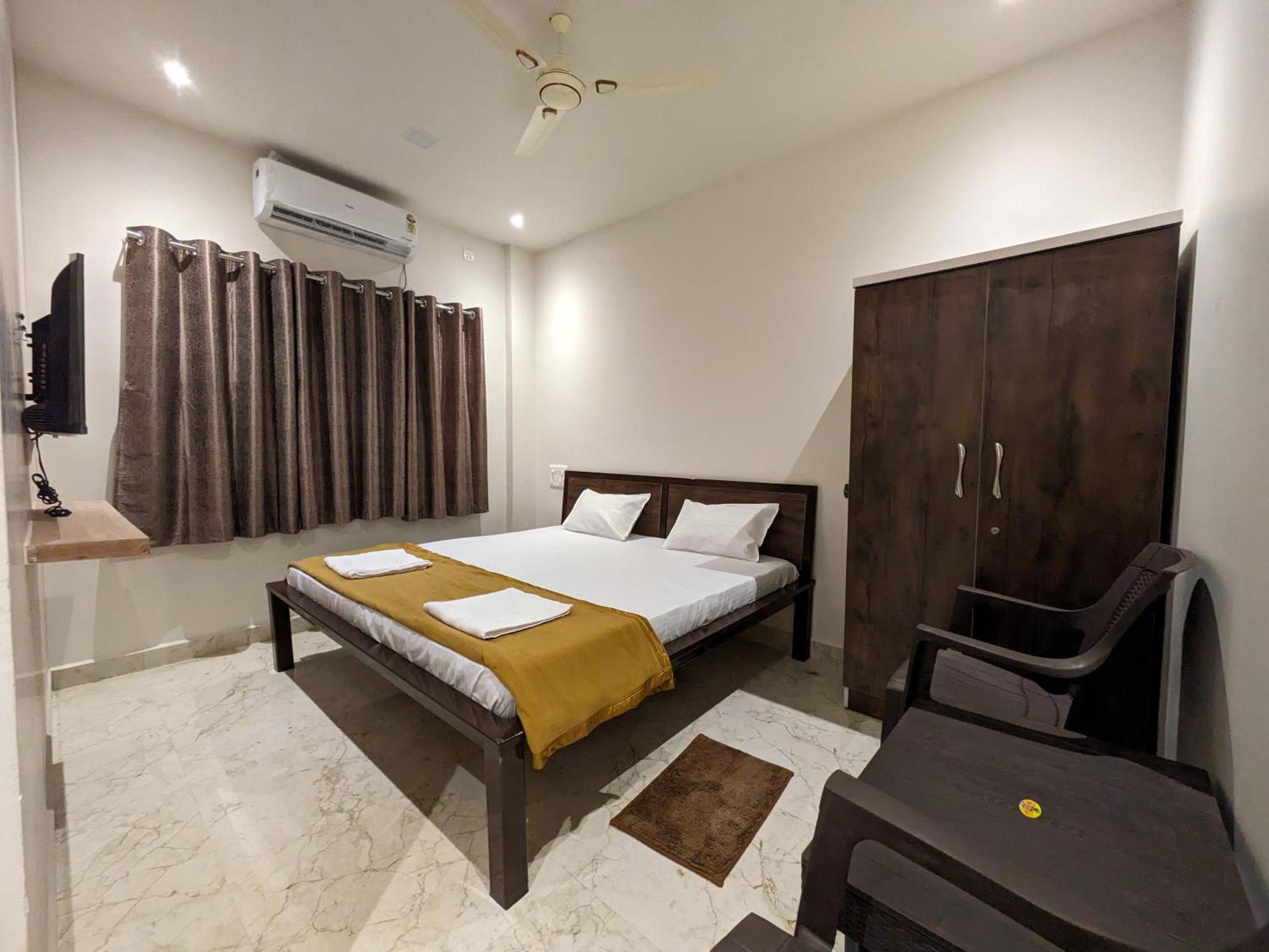 Hotel Madhusudan Executive Kolhapur Buitenkant foto