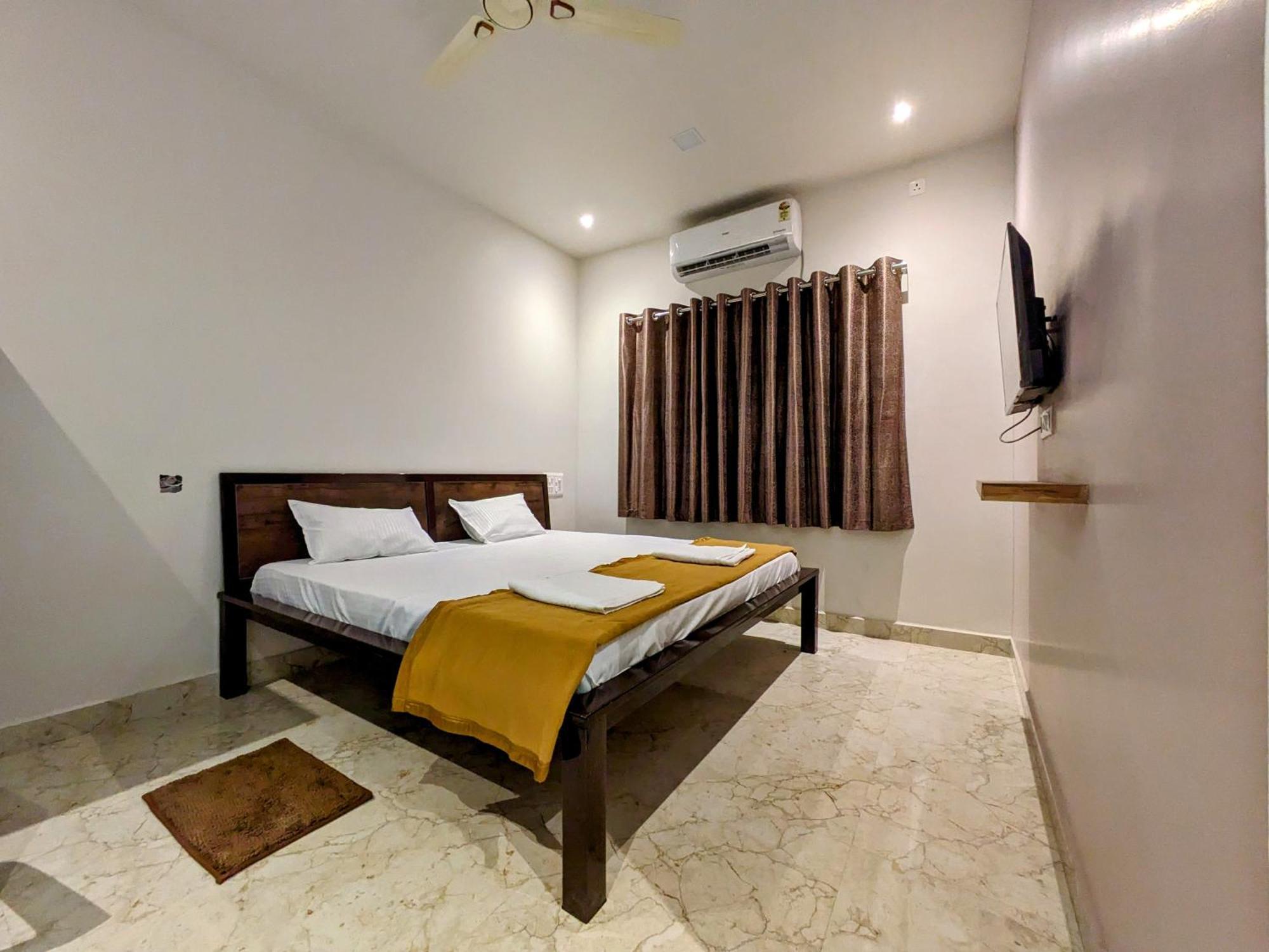 Hotel Madhusudan Executive Kolhapur Buitenkant foto