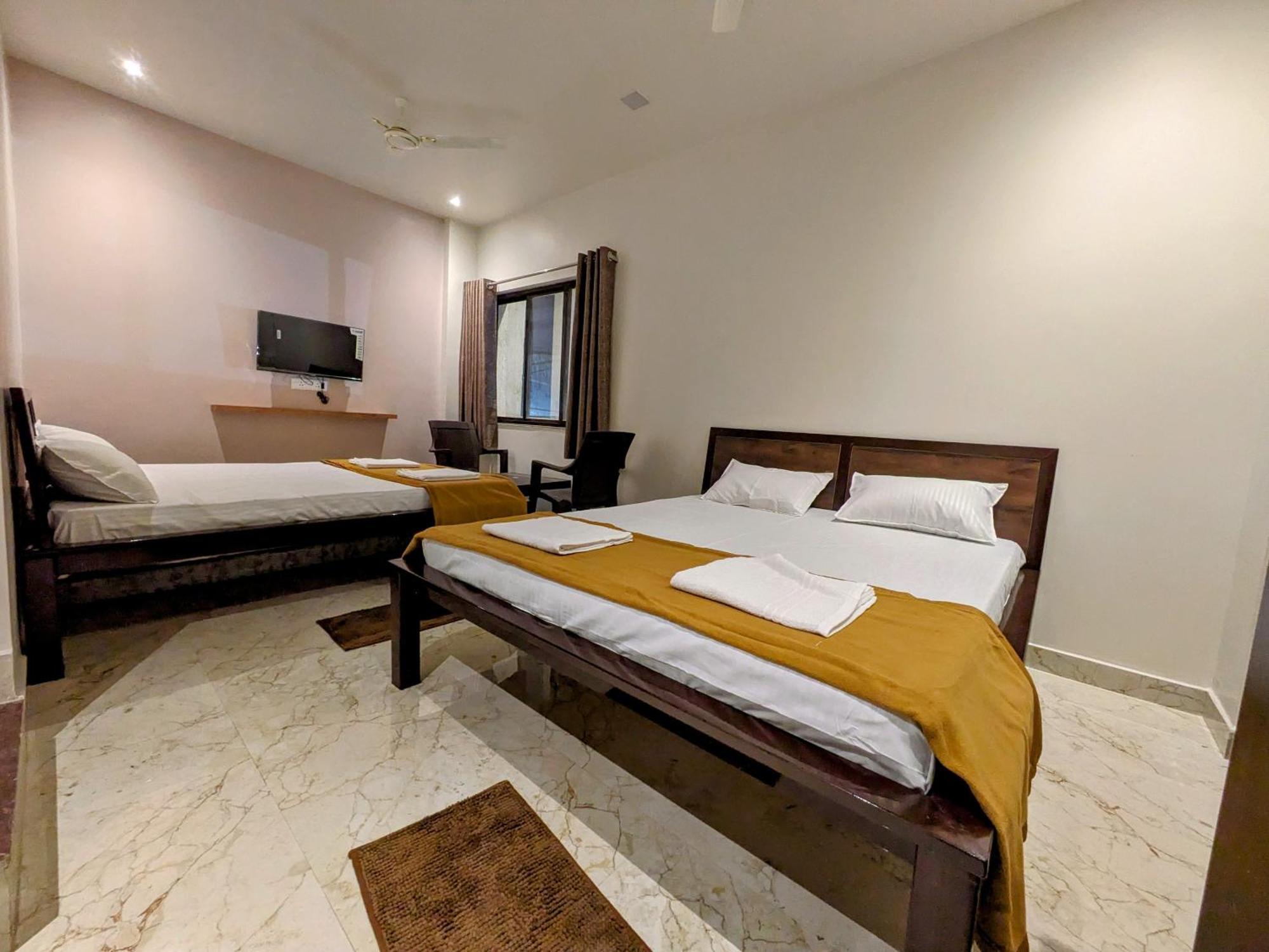 Hotel Madhusudan Executive Kolhapur Buitenkant foto